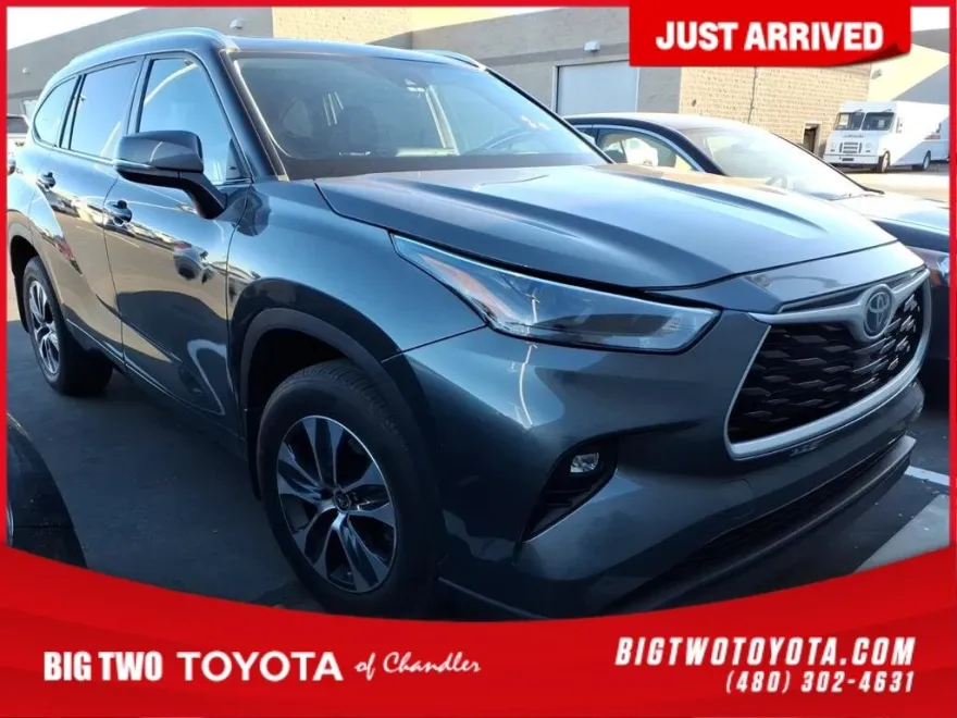 2022 Toyota Highlander XLE photo 1