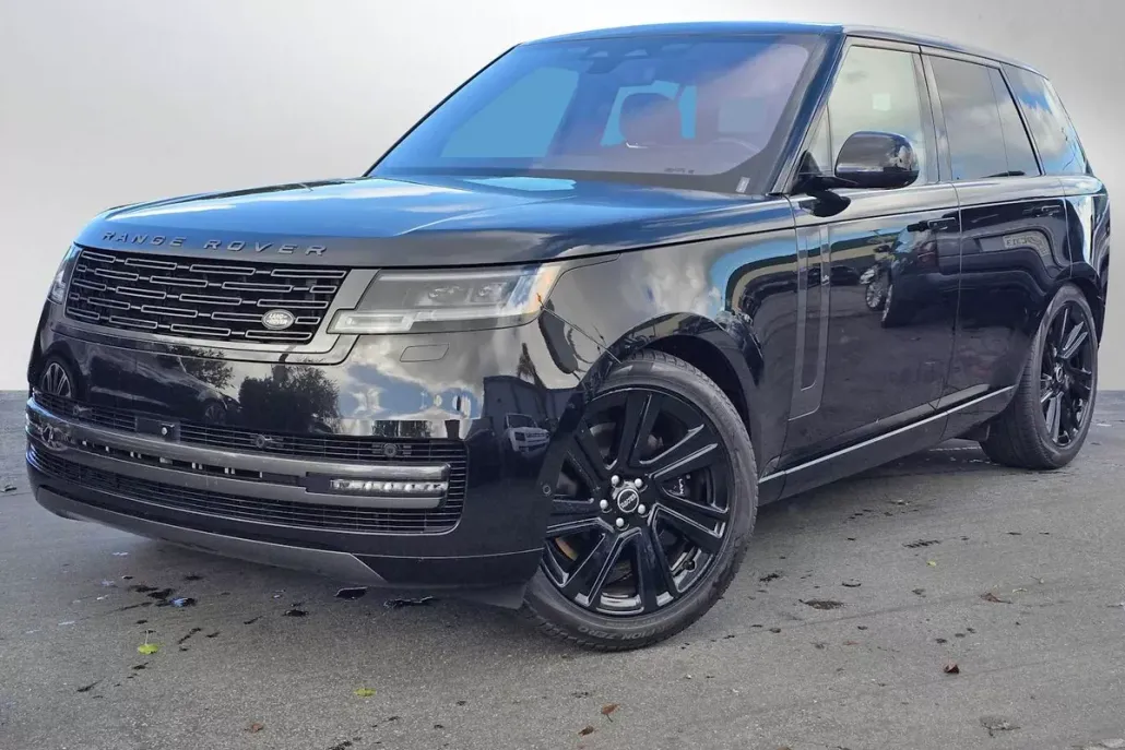 2023 Land Rover Range Rover SE photo 1