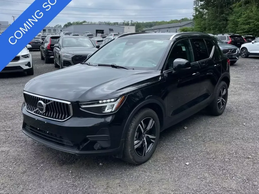 2025 Volvo XC40 Core photo 1