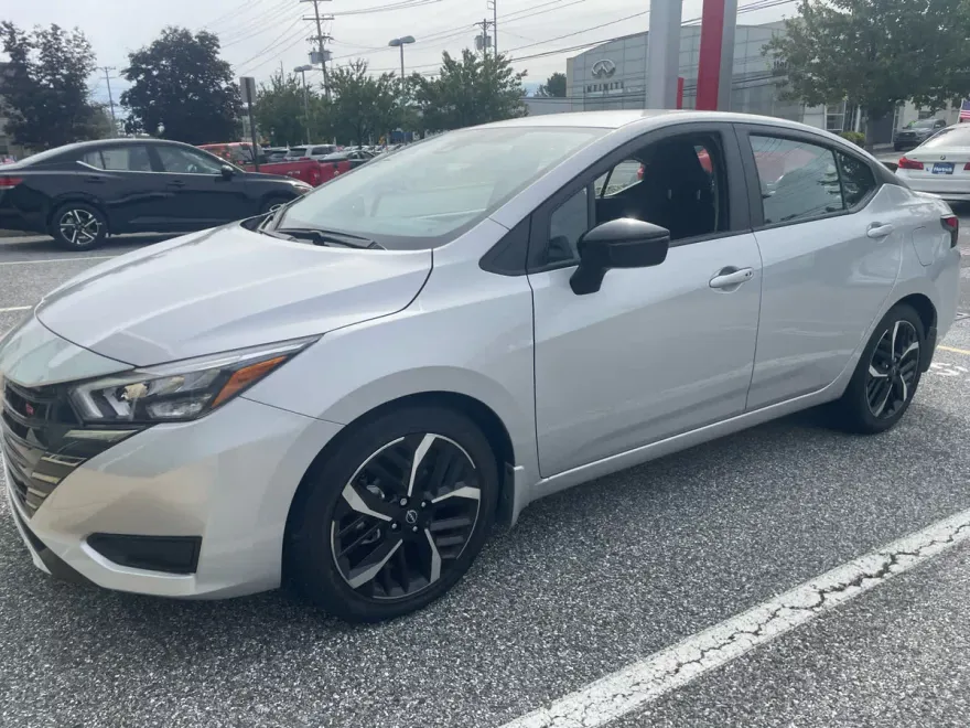 2025 Nissan Versa SR photo 1