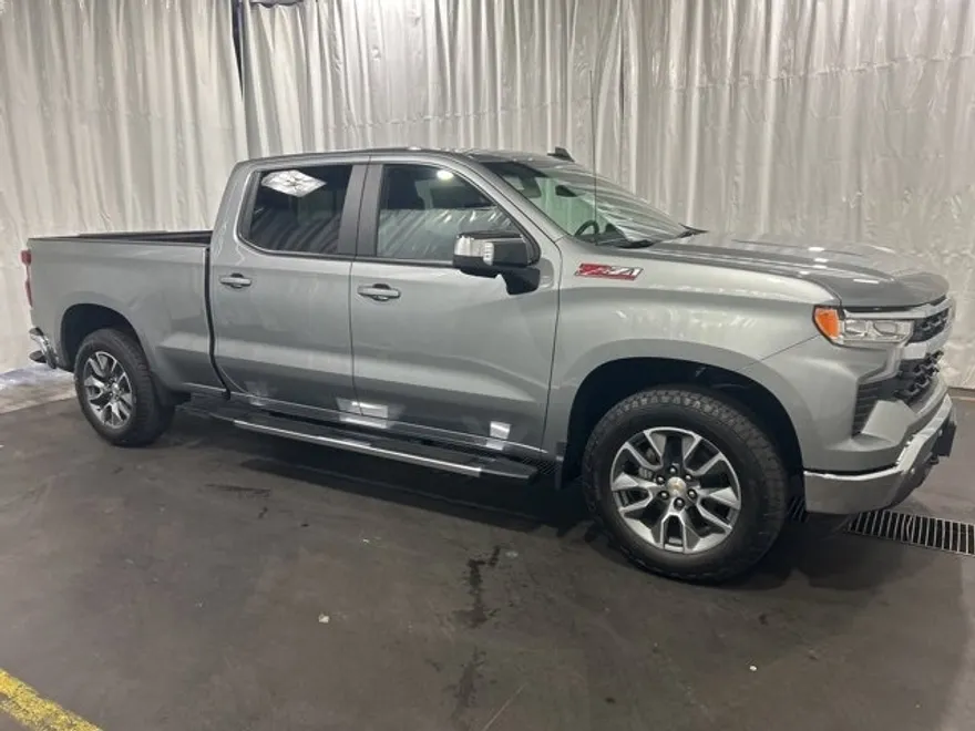 2026 Chevrolet Silverado 1500 LT photo 1