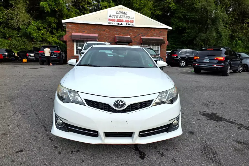 2012 Toyota Camry XLE photo 1
