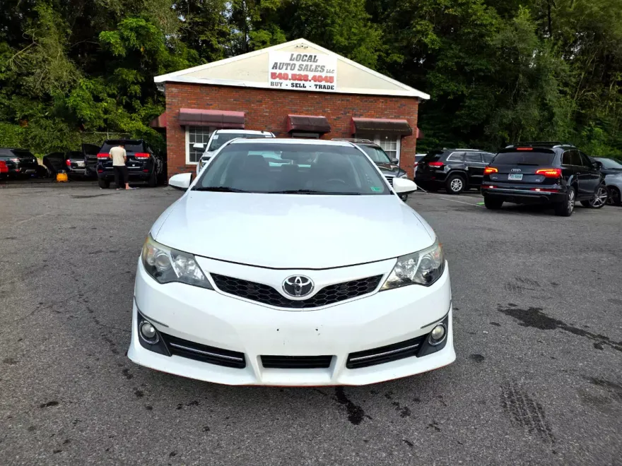 2012 Toyota Camry XLE photo 1