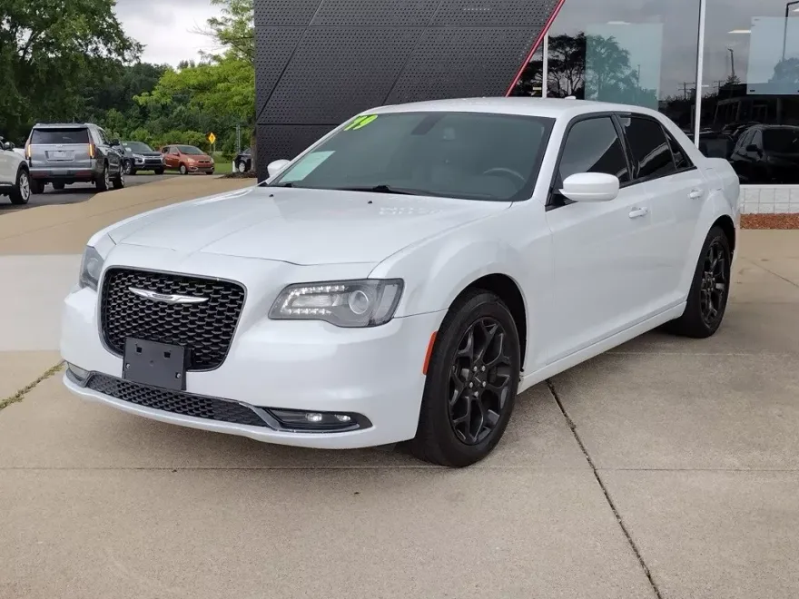 2019 Chrysler 300 S photo 1