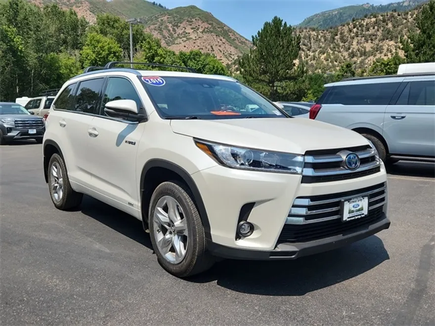 2019 Toyota Highlander Hybrid Limited photo 1