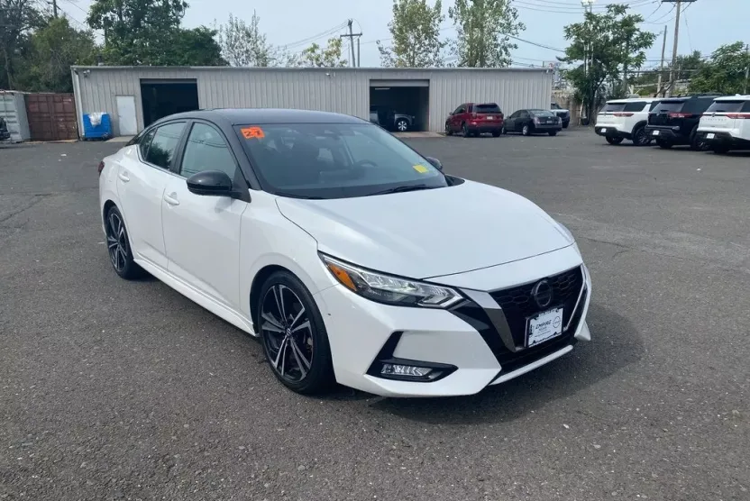 2021 Nissan Sentra SR photo 1