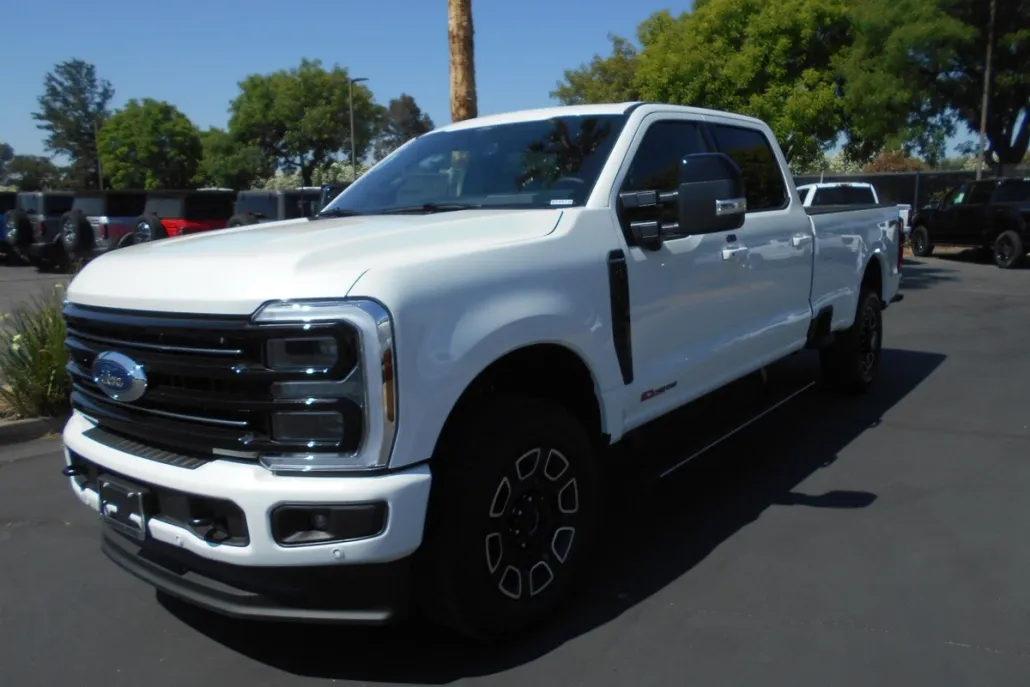 2025 Ford F-350 Platinum photo 1