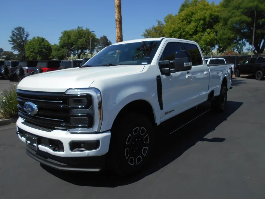 2025 Ford F-350 Platinum photo 1