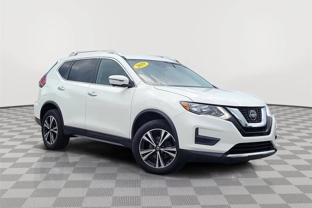 2019 Nissan Rogue SV photo 1