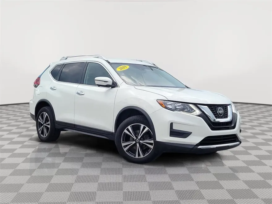 2019 Nissan Rogue SV photo 1