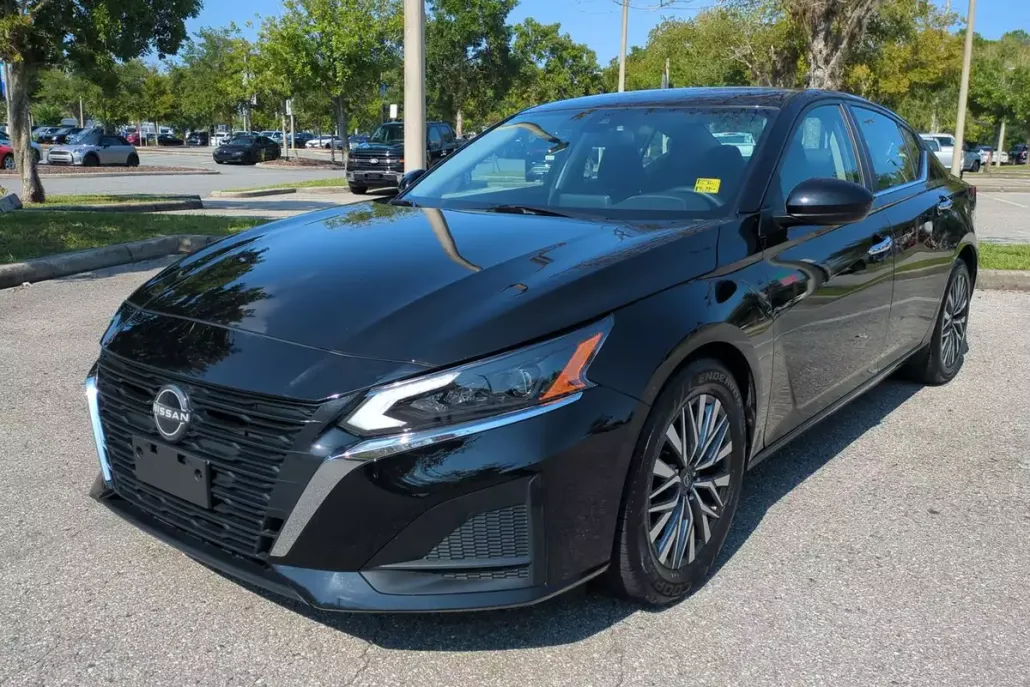 2023 Nissan Altima 2.5 SV photo 1