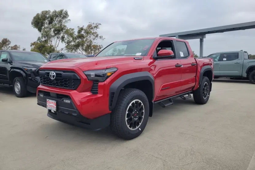 2025 Toyota Tacoma TRD Off-Road Double Cab photo 1