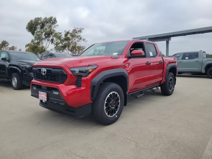2025 Toyota Tacoma TRD Off-Road Double Cab photo 1
