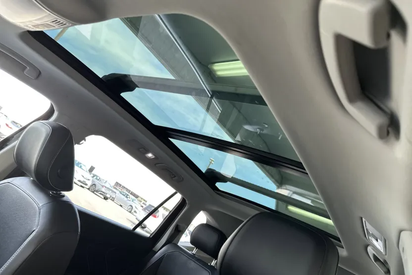 2022 Volkswagen Tiguan SE photo 1