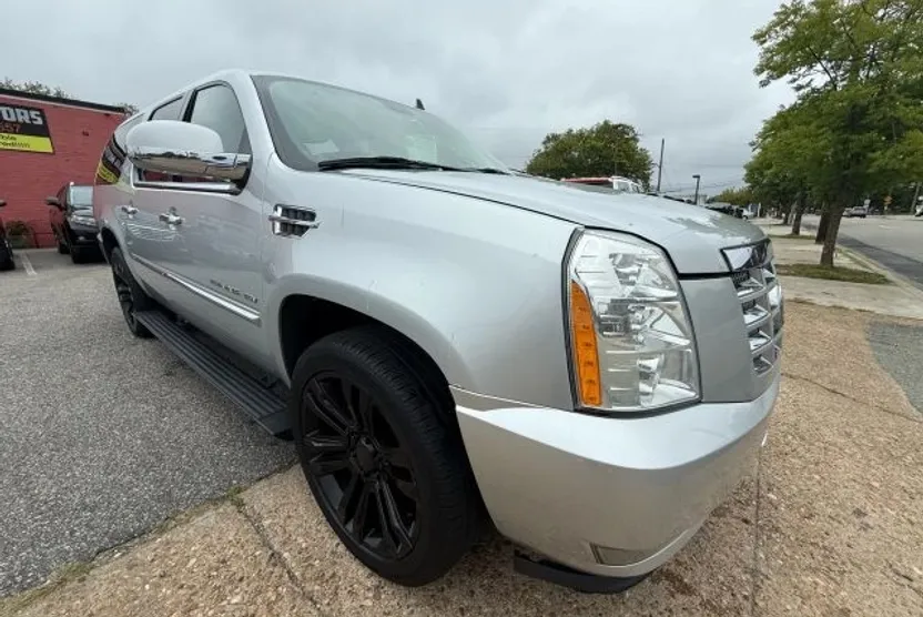 2013 Cadillac Escalade ESV Luxury Sport photo 1