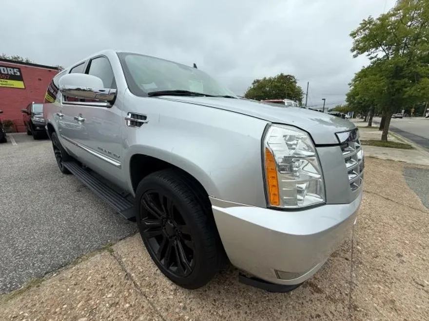 2013 Cadillac Escalade ESV Luxury Sport photo 1