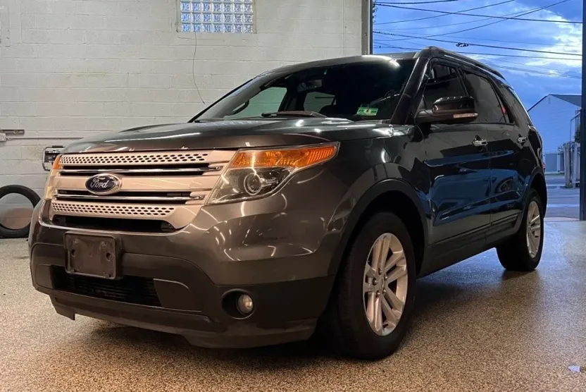 2015 Ford Explorer XLT photo 1