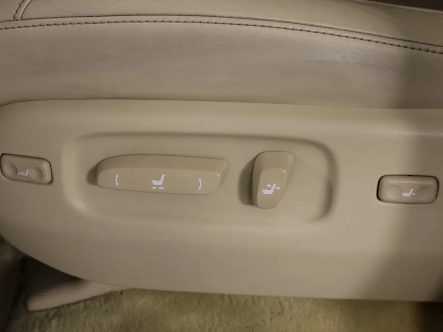 2017 Lexus LX 570 photo 48