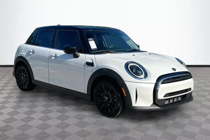 2023 Mini Cooper 4 Door Hardtop photo 1