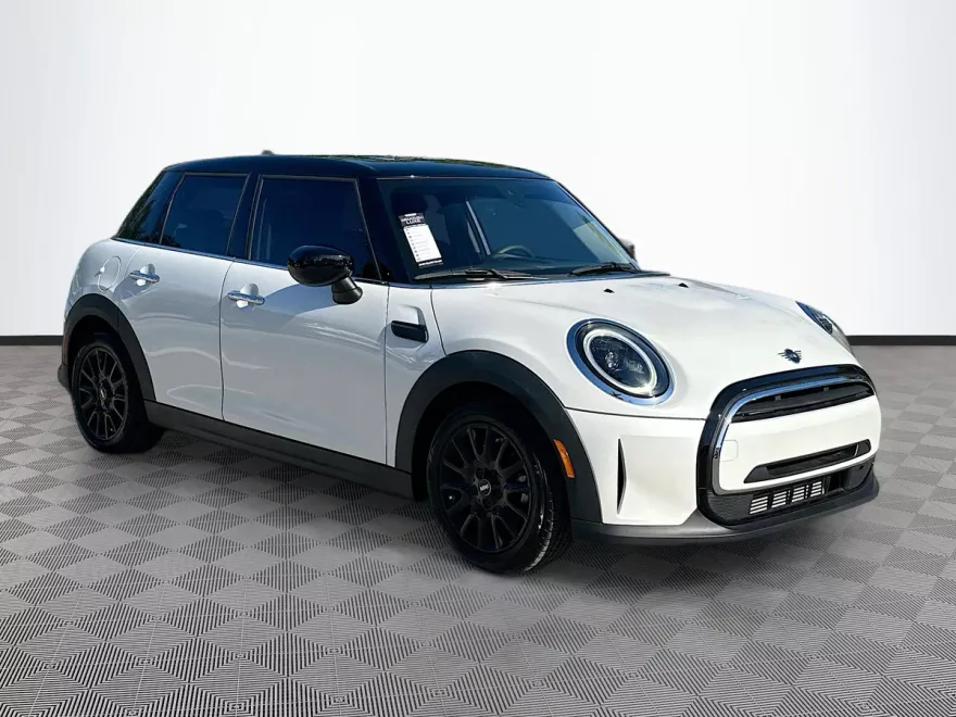 2023 Mini Cooper 4 Door Hardtop photo 1