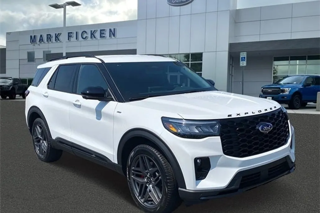 2025 Ford Explorer ST-Line photo 1