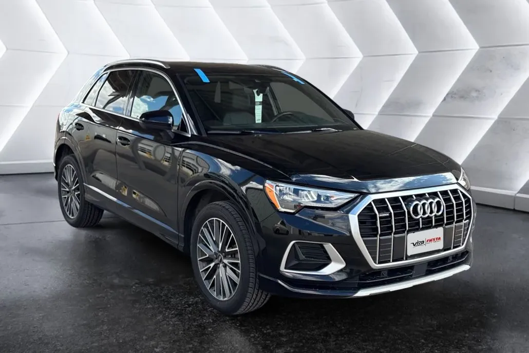 2022 Audi Q3 Premium photo 1