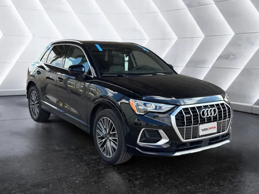 2022 Audi Q3 Premium photo 1
