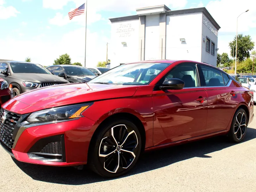 2024 Nissan Altima 2.5 SR photo 1