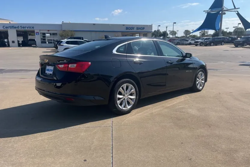 2024 Chevrolet Malibu 1LT photo 1