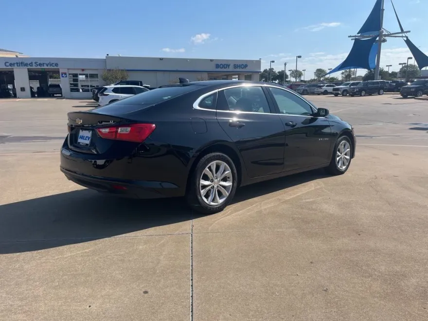2024 Chevrolet Malibu 1LT photo 1