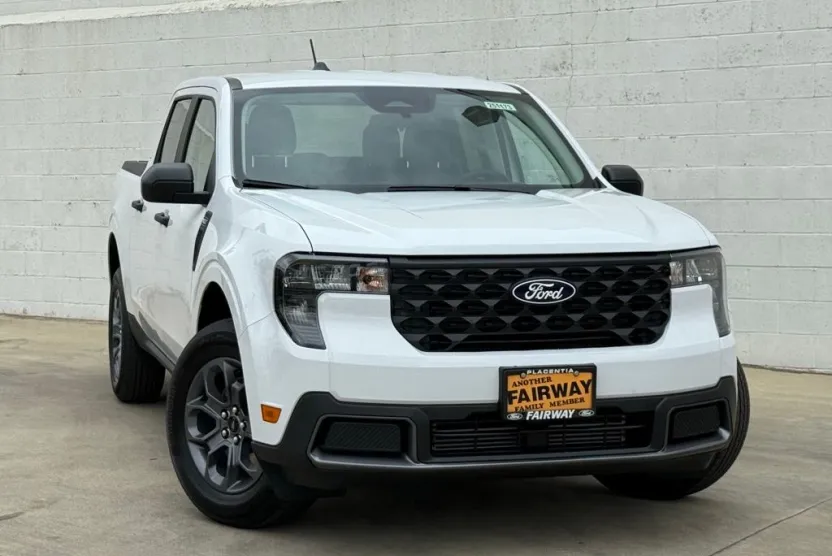 2025 Ford Maverick XLT photo 1