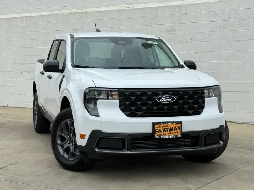 2025 Ford Maverick XLT photo 1