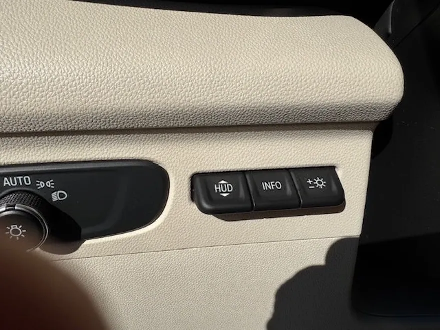 2021 Buick Envision Essence photo 14