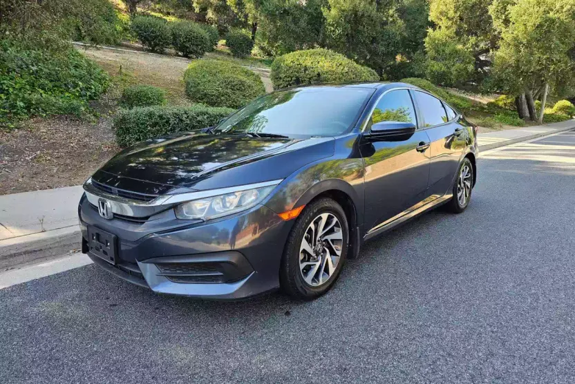 2018 Honda Civic EX photo 1