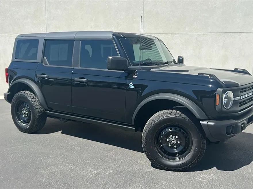 2022 Ford Bronco Black Diamond photo 1