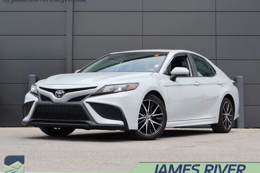 2024 Toyota Camry SE photo 1