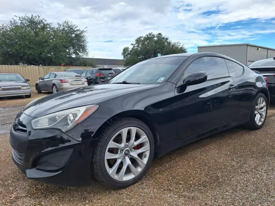 2013 Hyundai Genesis Premium photo 1
