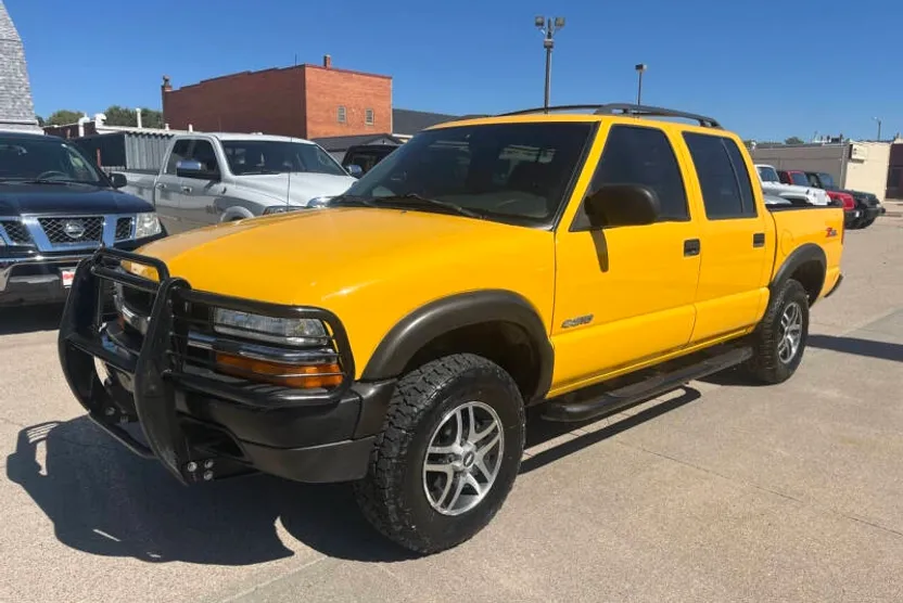 2003 Chevrolet S-10 Pickup photo 1