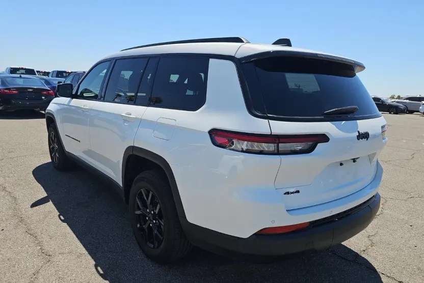 2024 Jeep Grand Cherokee Altitude photo 1