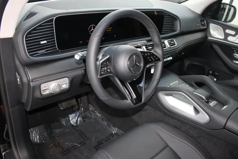 2026 Mercedes Benz GLS 450 4MATIC photo 1