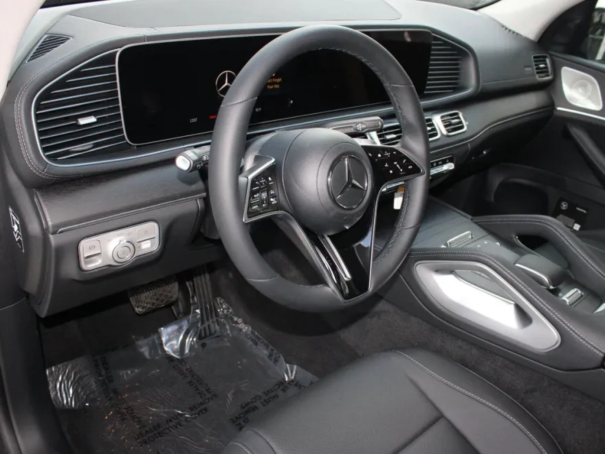 2026 Mercedes Benz GLS 450 4MATIC photo 1