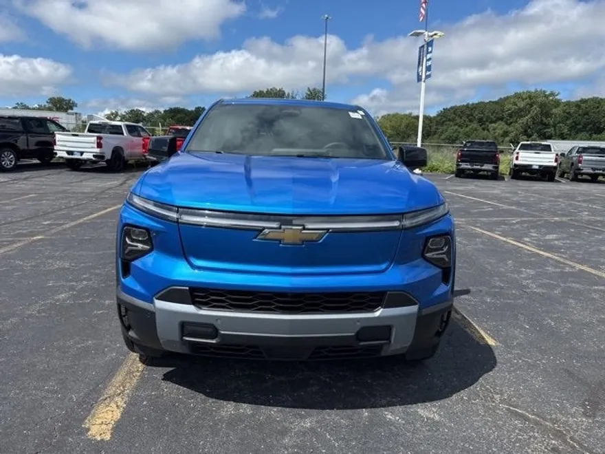 2026 Chevrolet Silverado EV LT photo 1
