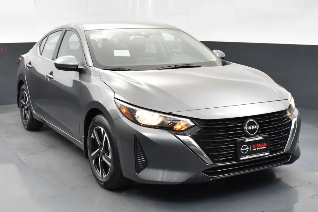 2025 Nissan Sentra SV photo 1