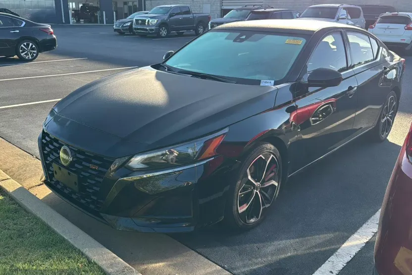 2024 Nissan Altima 2.5 SR photo 1