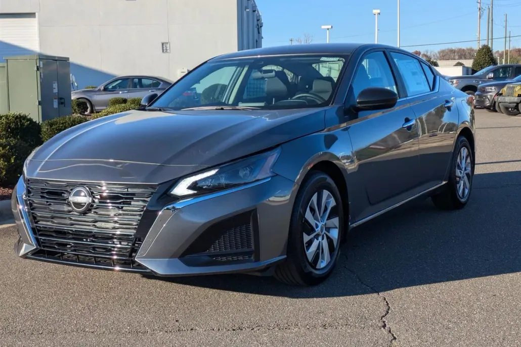 2025 Nissan Altima S photo 1