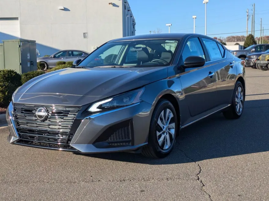 2025 Nissan Altima S photo 1