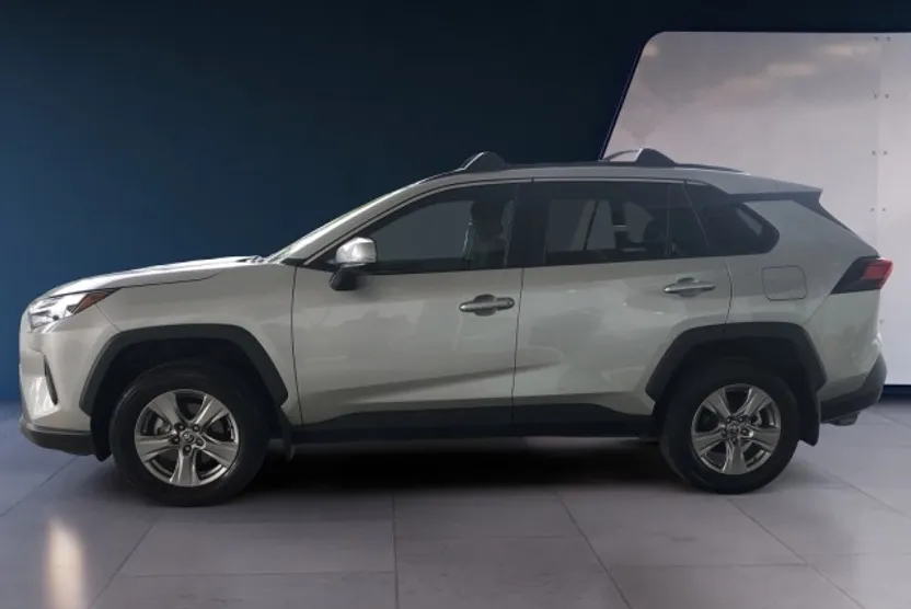 2024 Toyota RAV4 XLE photo 1