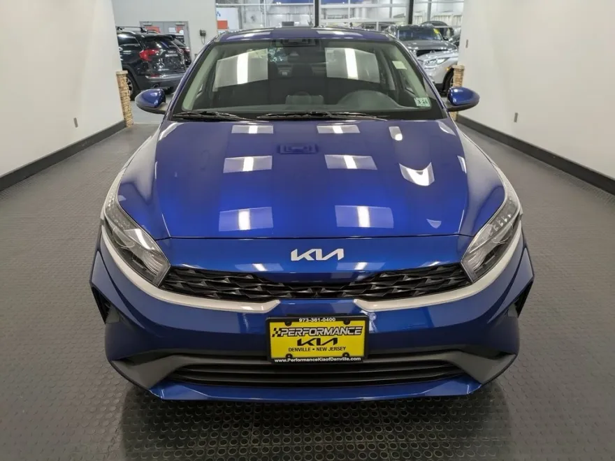 2023 Kia Forte LXS photo 1