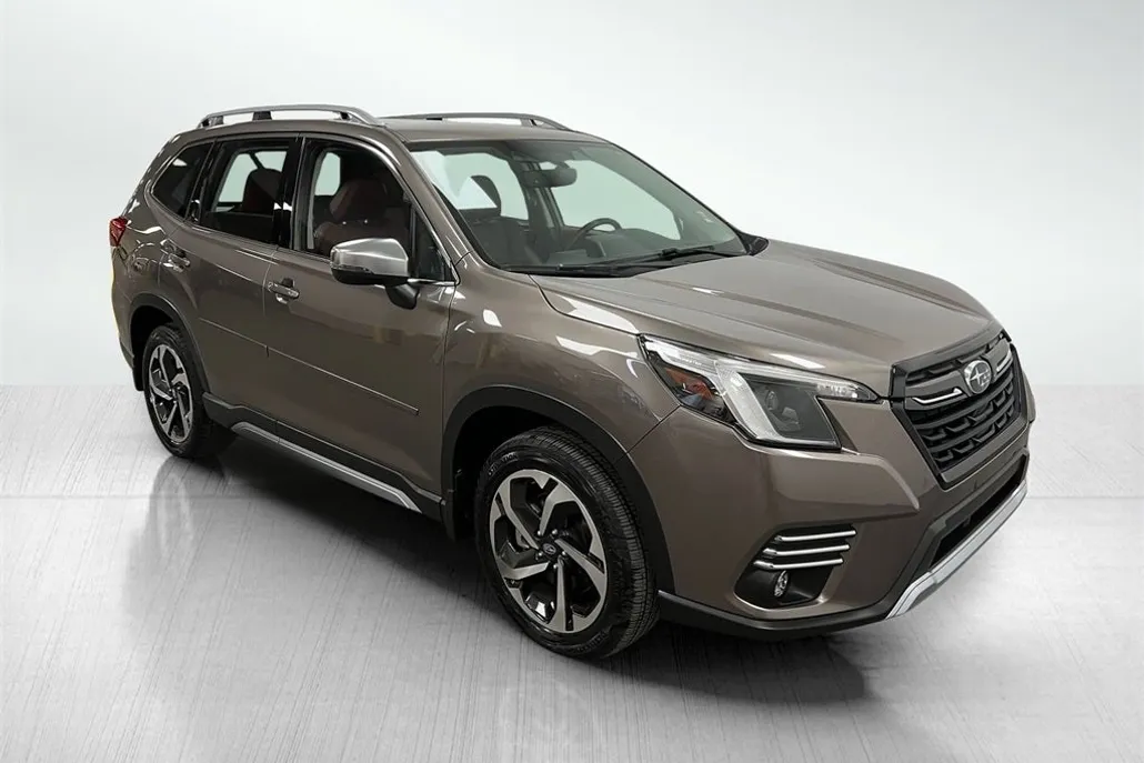 2023 Subaru Forester Touring photo 1