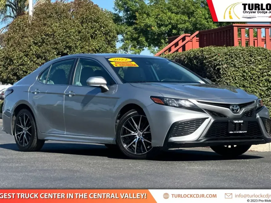 2022 Toyota Camry SE photo 1